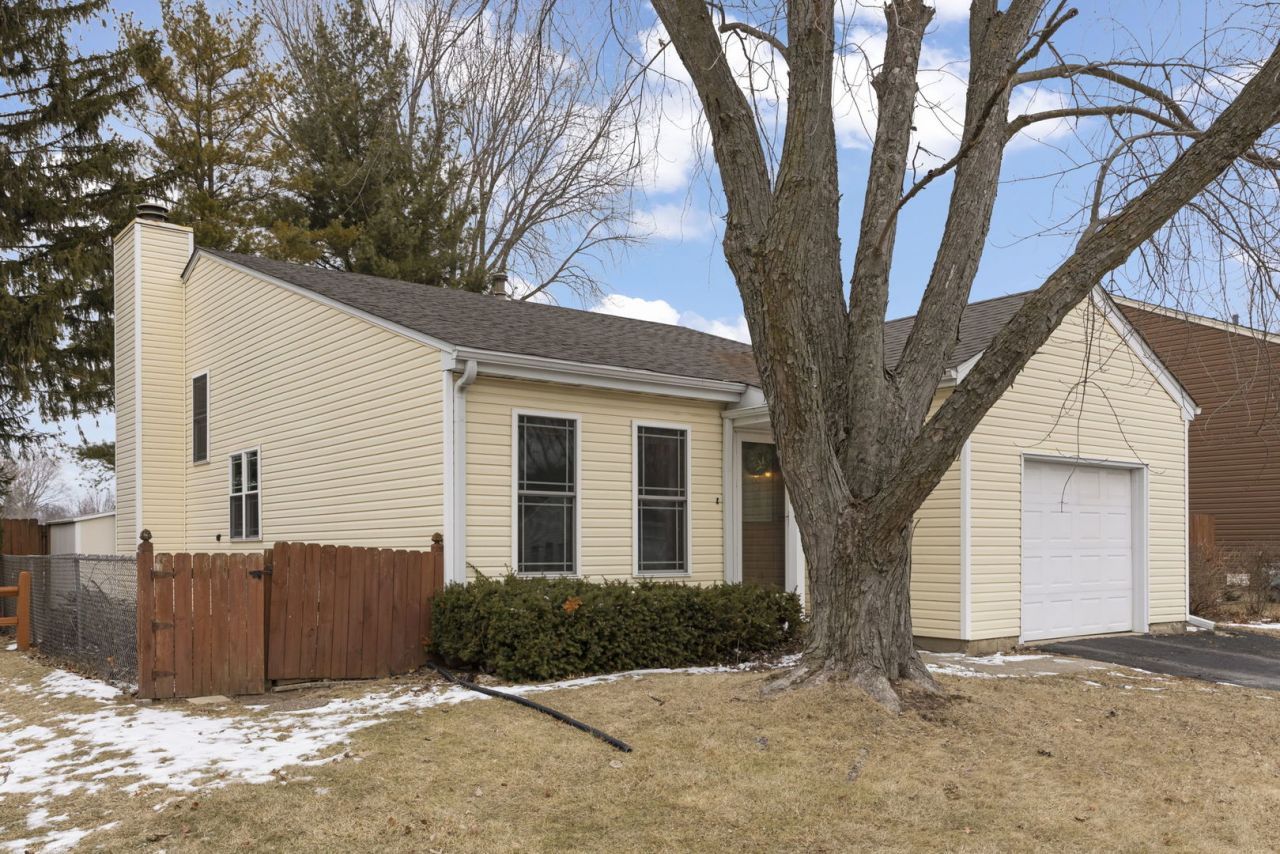 2630 White Barn Road, Aurora, IL 60502 Main Photo