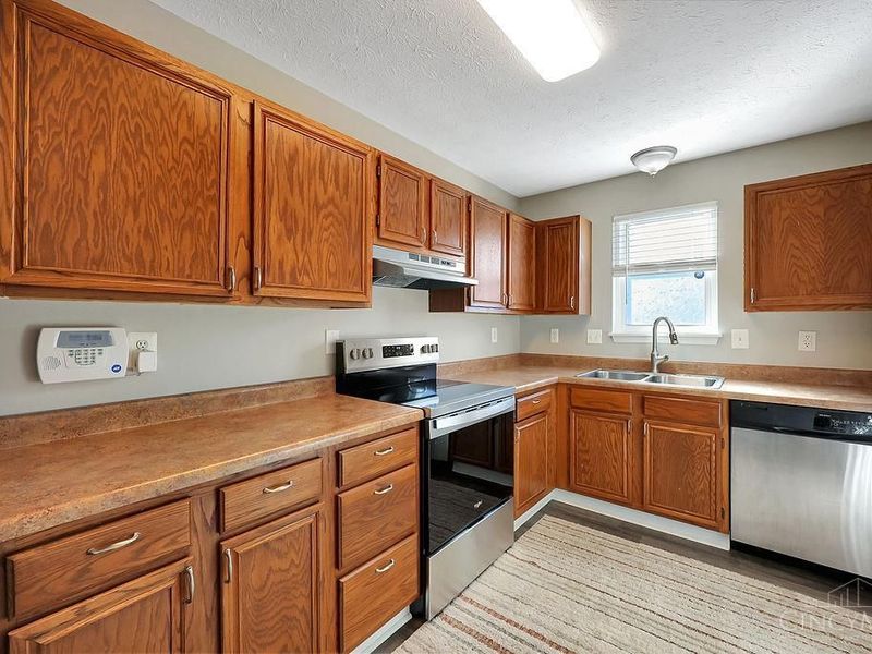 6352 Lakota Meadows Drive, Liberty Township, OH 45044 Photo 2