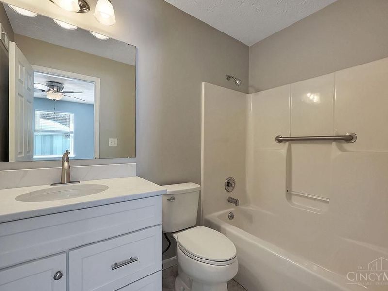 6352 Lakota Meadows Drive, Liberty Township, OH 45044 Photo 9