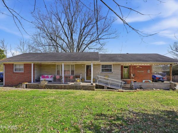 415 N 1st Ave , Baxter, TN 38544