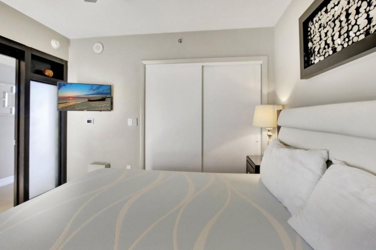 1830 S Ocean Boulevard, Unit 4612, Hallandale Beach, FL 33009 Photo
