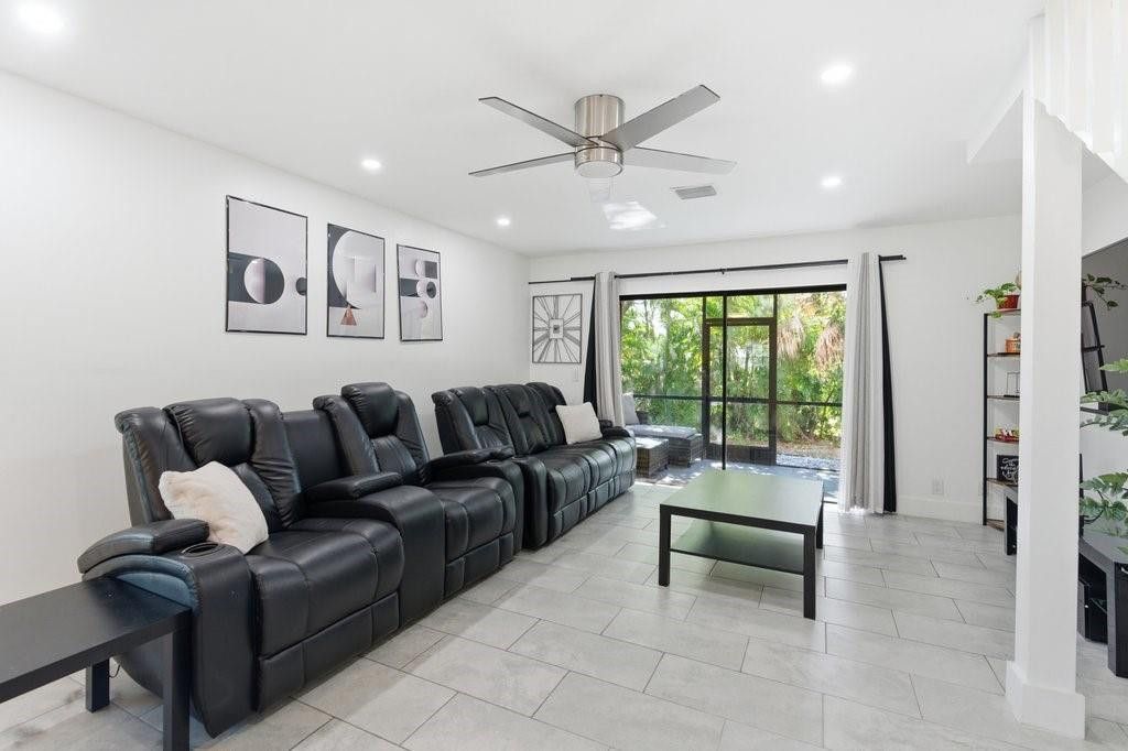 10900 W Sample Rd, Coral Springs, FL 33065 Photo