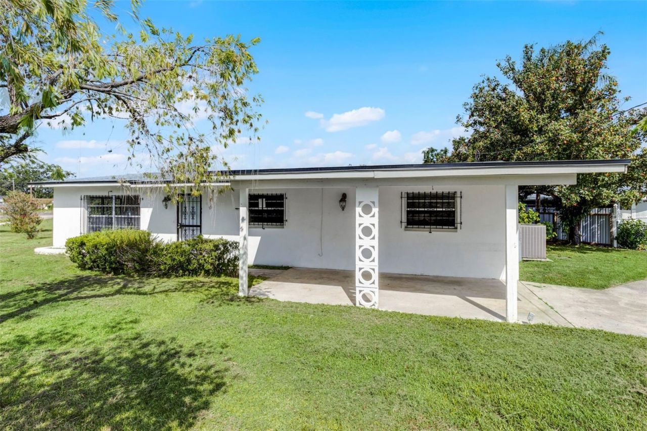 815 Papaya Drive, Tampa, FL 33619 Main Photo