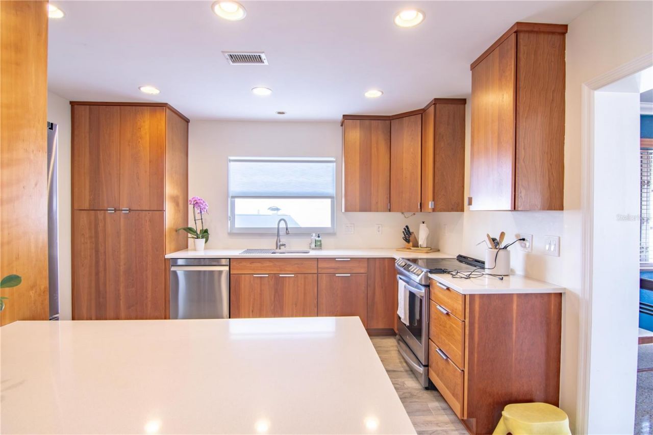 1129 39th Avenue Ne, Saint Petersburg, FL 33703 Photo