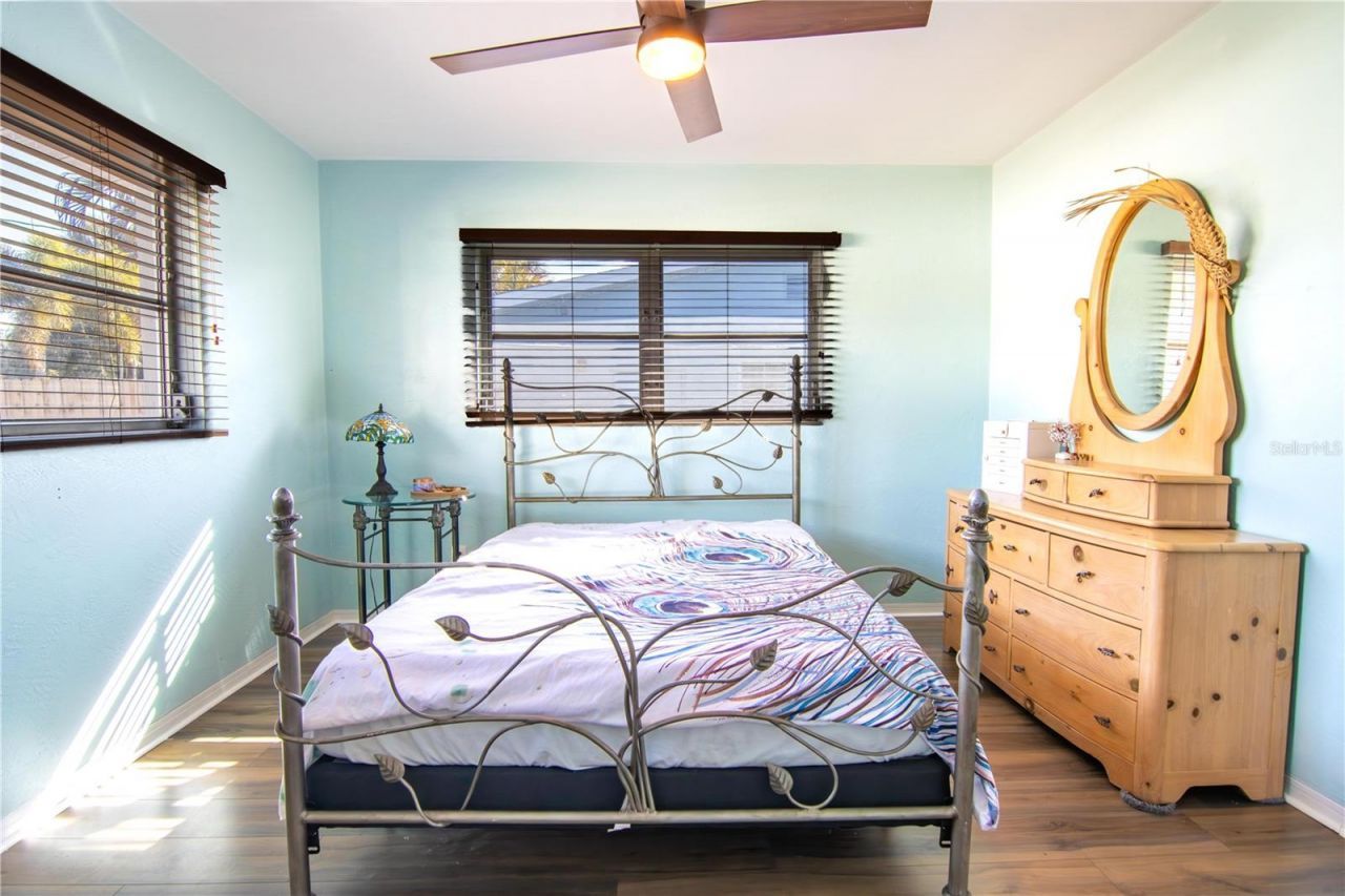 1129 39th Avenue Ne, Saint Petersburg, FL 33703 Photo