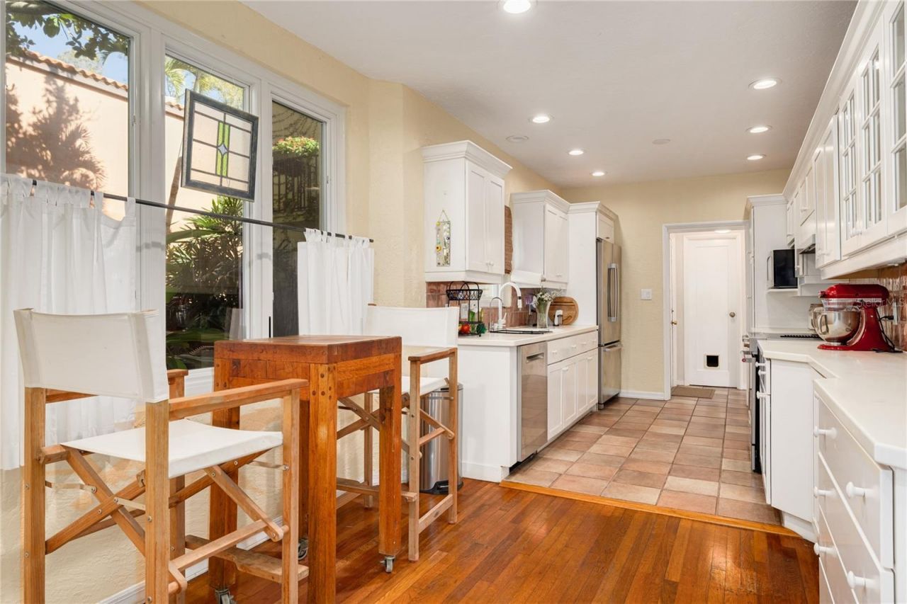 438 Villagrande Avenue S, Saint Petersburg, FL 33707 Photo