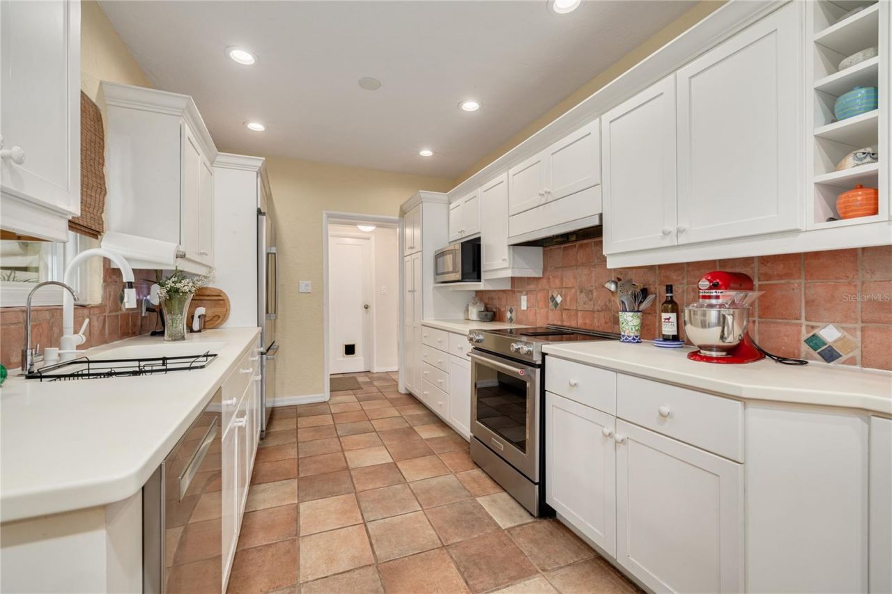 438 Villagrande Avenue S, Saint Petersburg, FL 33707 Photo