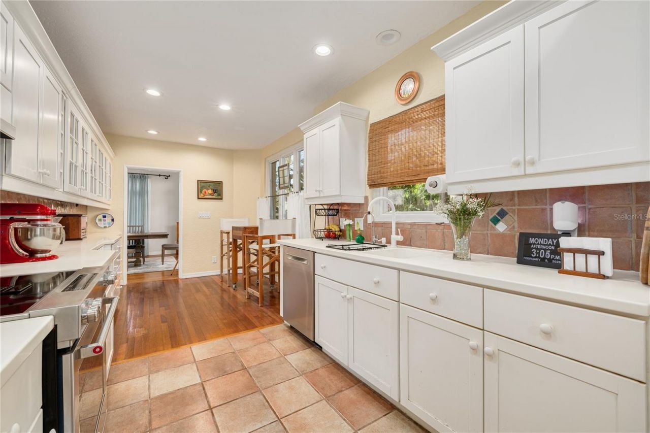 438 Villagrande Avenue S, Saint Petersburg, FL 33707 Photo