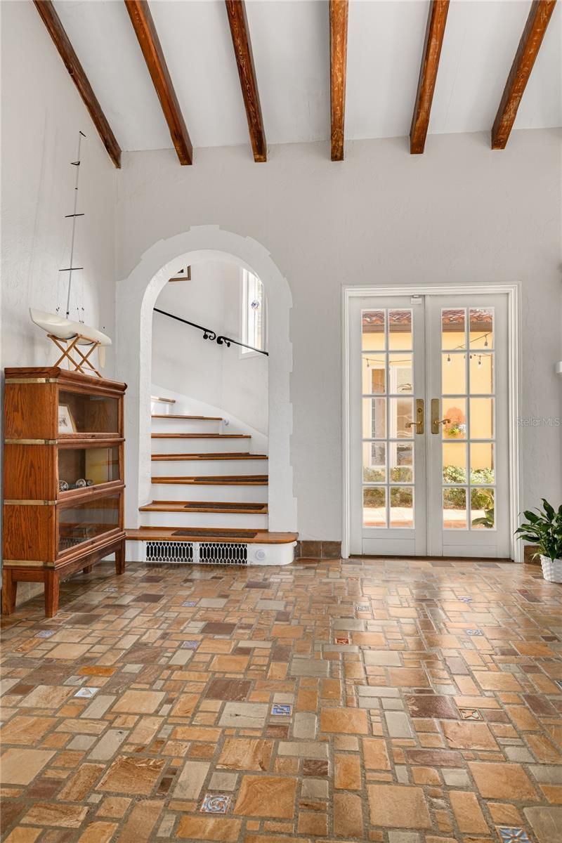 438 Villagrande Avenue S, Saint Petersburg, FL 33707 Photo