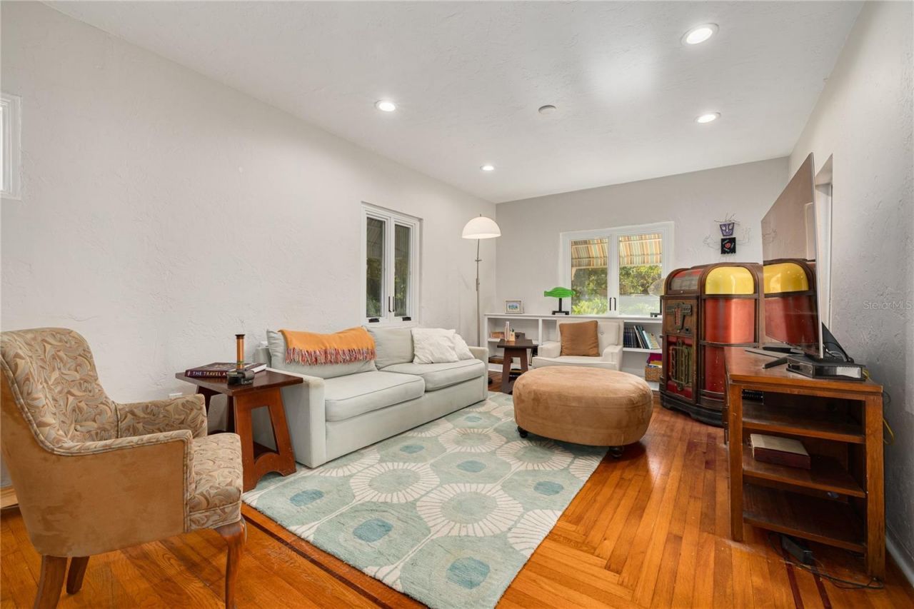 438 Villagrande Avenue S, Saint Petersburg, FL 33707 Photo