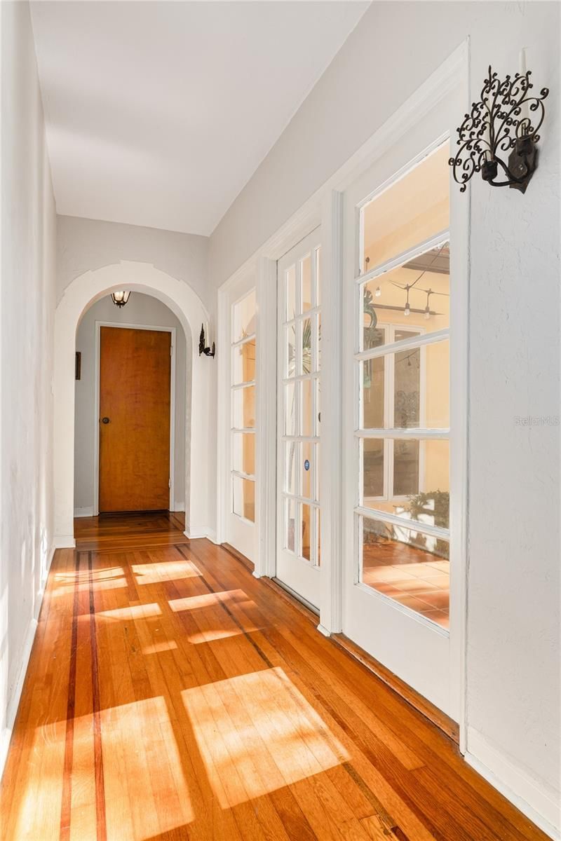 438 Villagrande Avenue S, Saint Petersburg, FL 33707 Photo