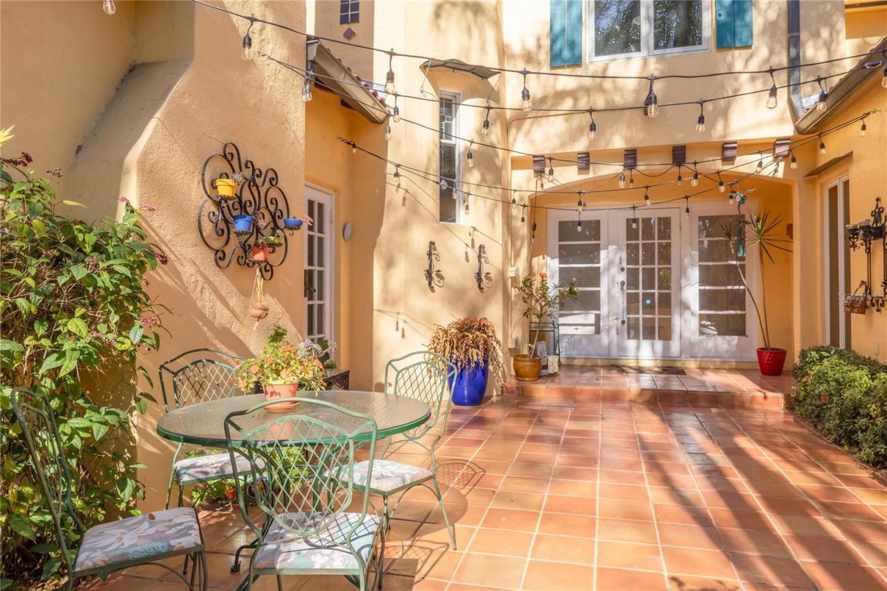 438 Villagrande Avenue S, Saint Petersburg, FL 33707 Photo