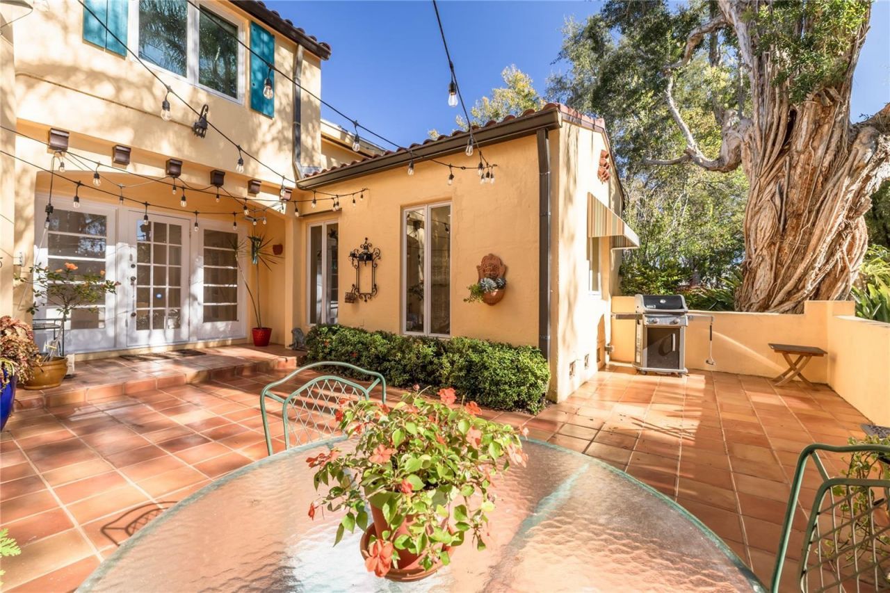 438 Villagrande Avenue S, Saint Petersburg, FL 33707 Photo