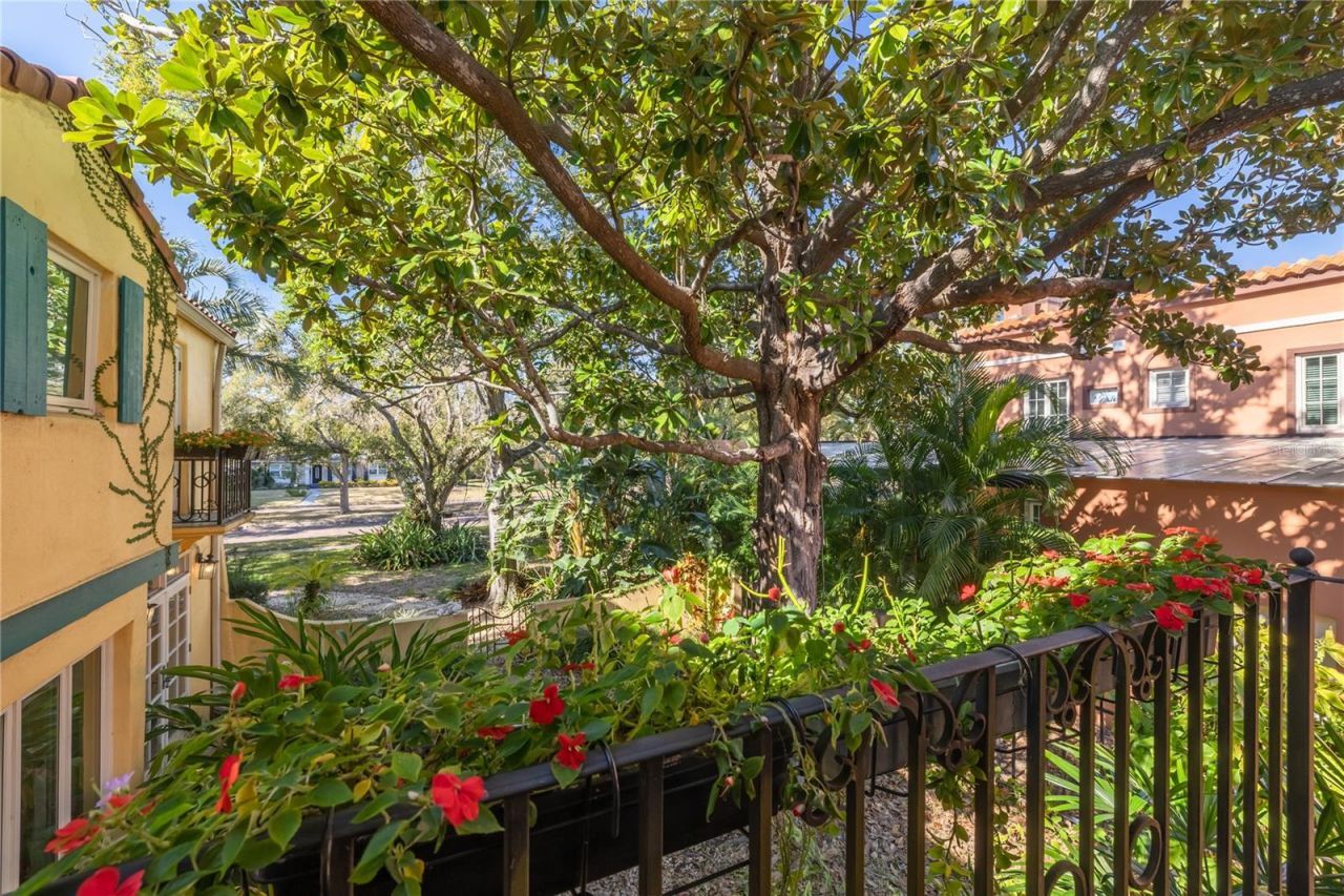 438 Villagrande Avenue S, Saint Petersburg, FL 33707 Photo