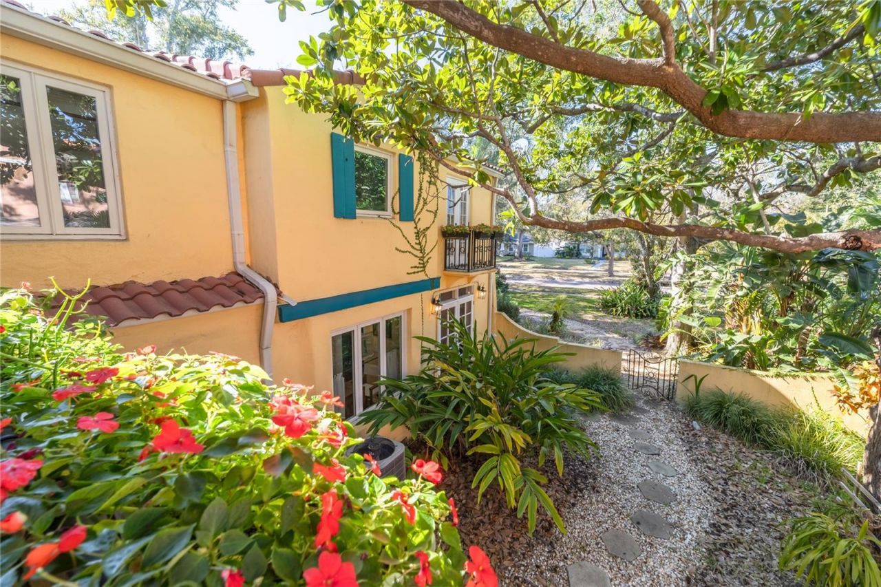 438 Villagrande Avenue S, Saint Petersburg, FL 33707 Photo