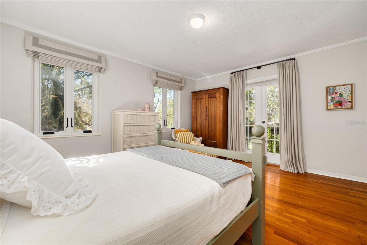 438 Villagrande Avenue S, Saint Petersburg, FL 33707 Photo