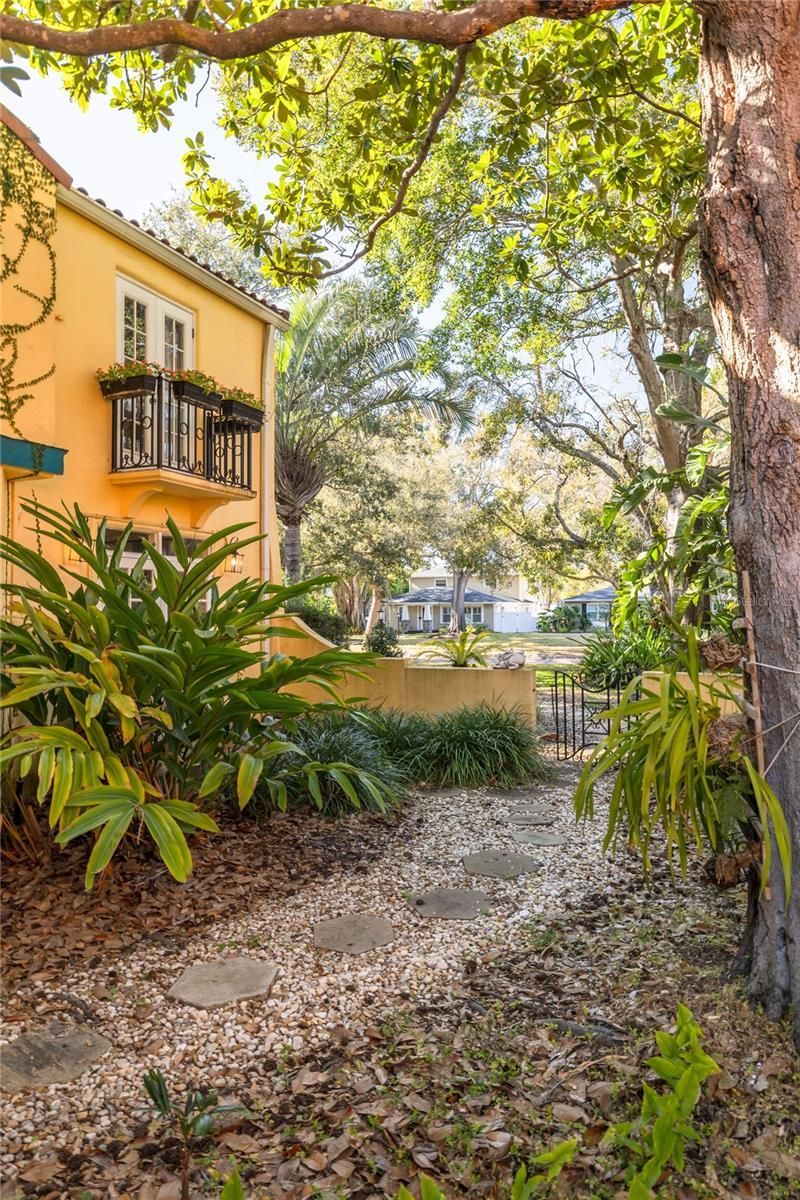 438 Villagrande Avenue S, Saint Petersburg, FL 33707 Photo