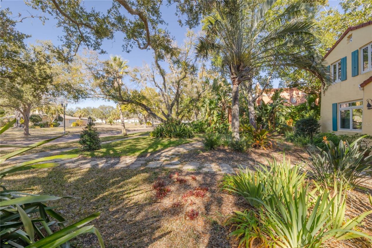 438 Villagrande Avenue S, Saint Petersburg, FL 33707 Photo