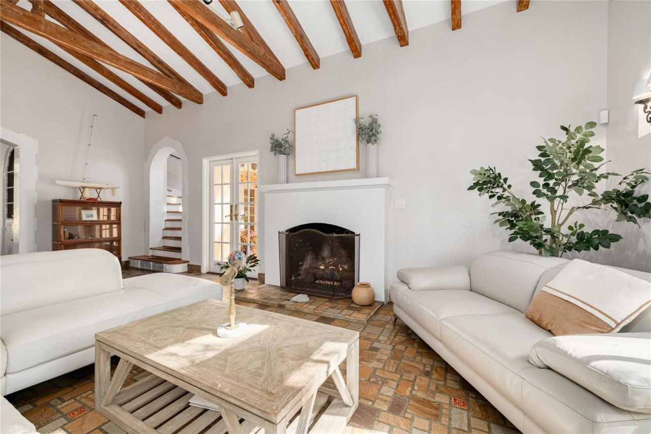 438 Villagrande Avenue S, Saint Petersburg, FL 33707 Photo