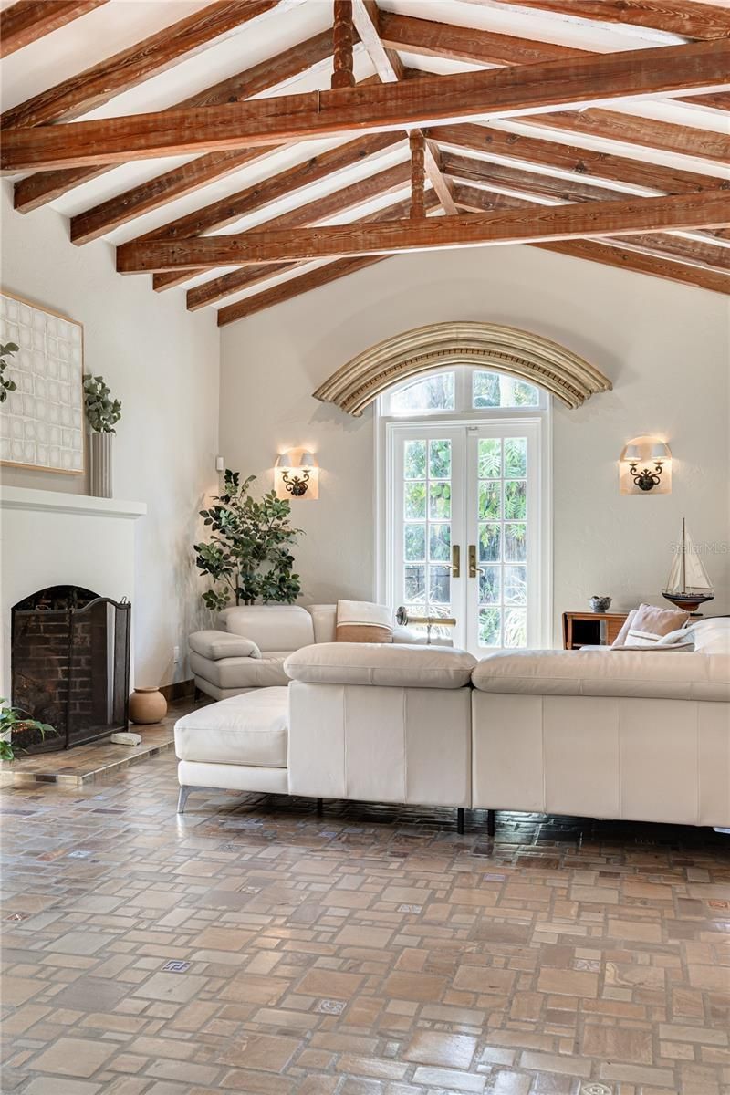 438 Villagrande Avenue S, Saint Petersburg, FL 33707 Photo