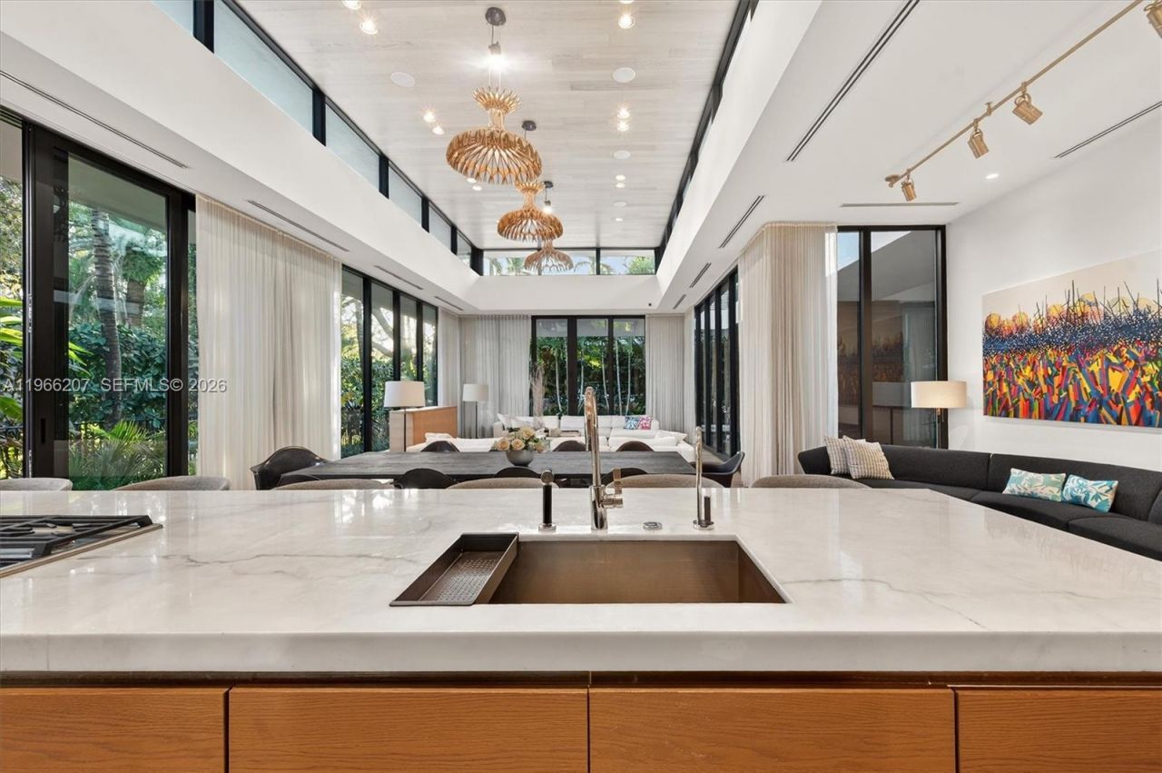 2300 Sunset Dr , Miami Beach, FL 33140 Photo