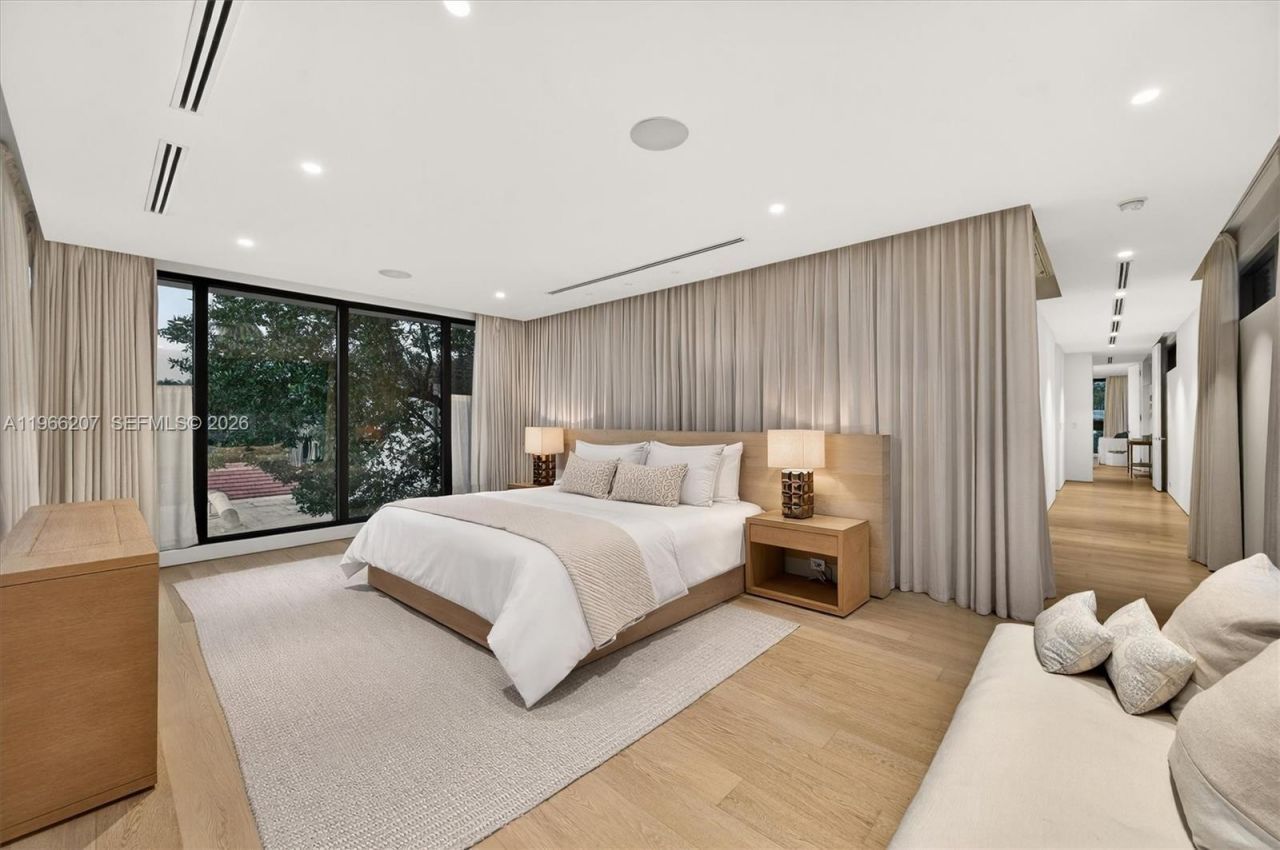 2300 Sunset Dr , Miami Beach, FL 33140 Photo