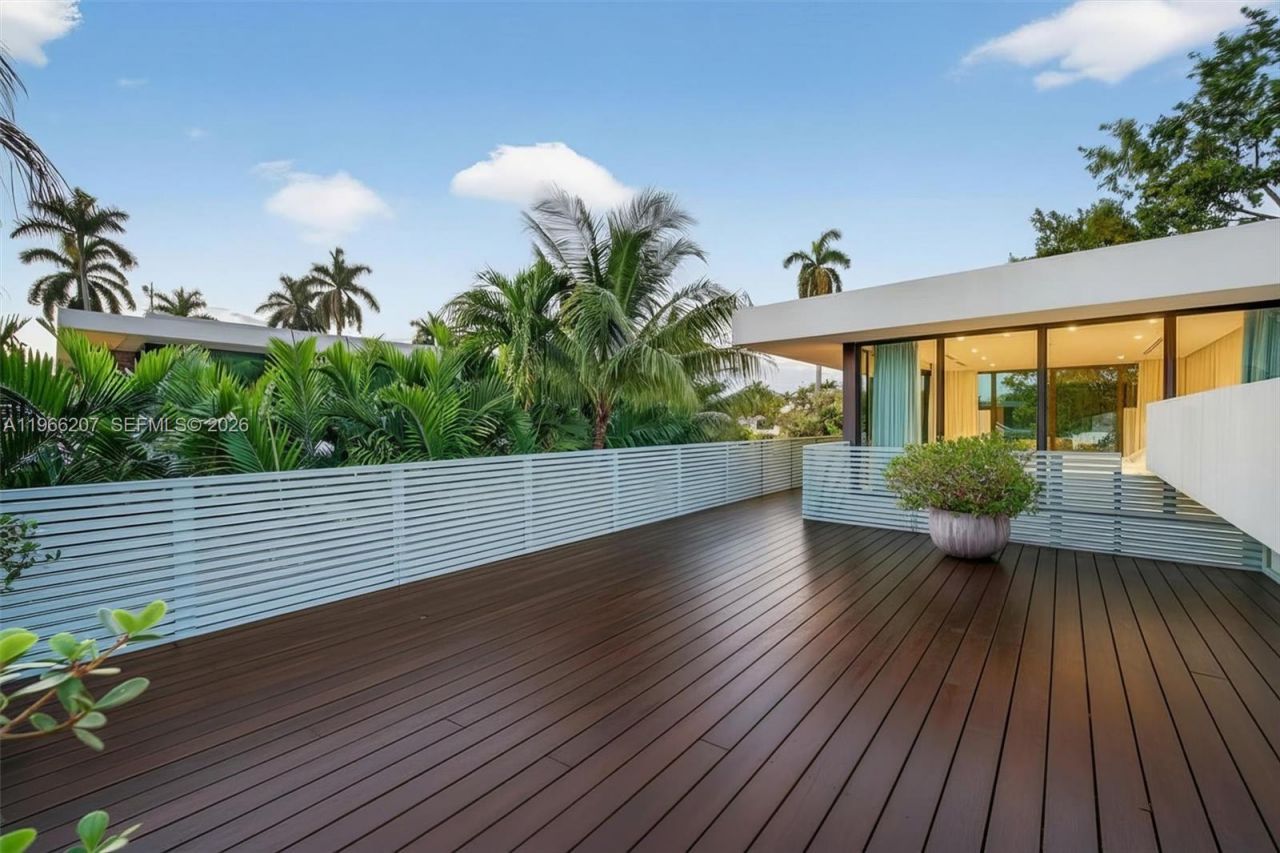 2300 Sunset Dr , Miami Beach, FL 33140 Photo