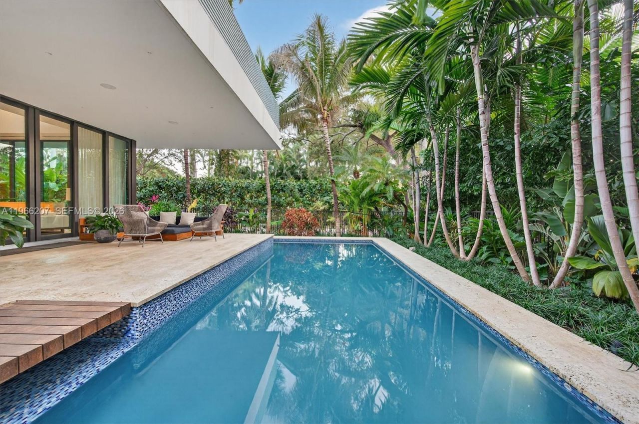 2300 Sunset Dr , Miami Beach, FL 33140 Photo