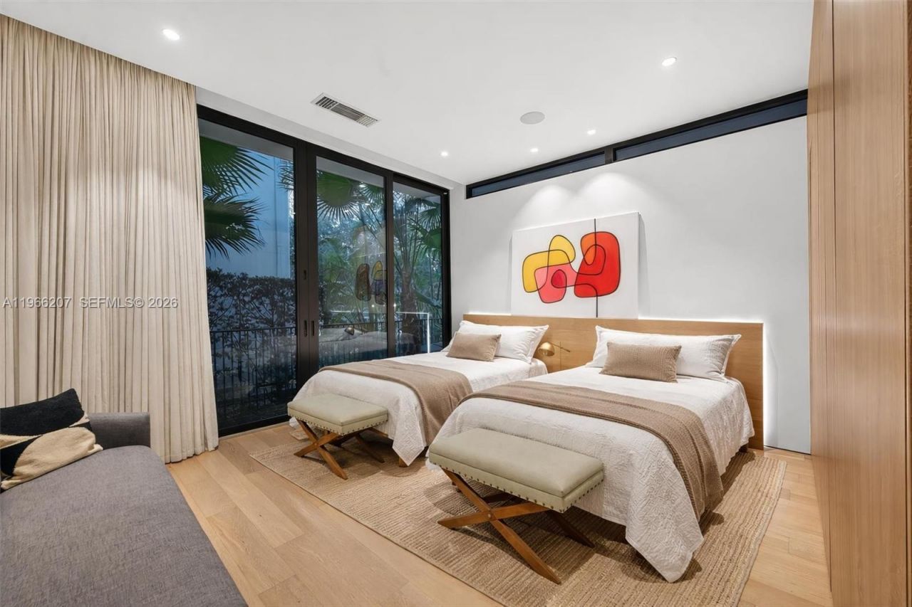 2300 Sunset Dr , Miami Beach, FL 33140 Photo