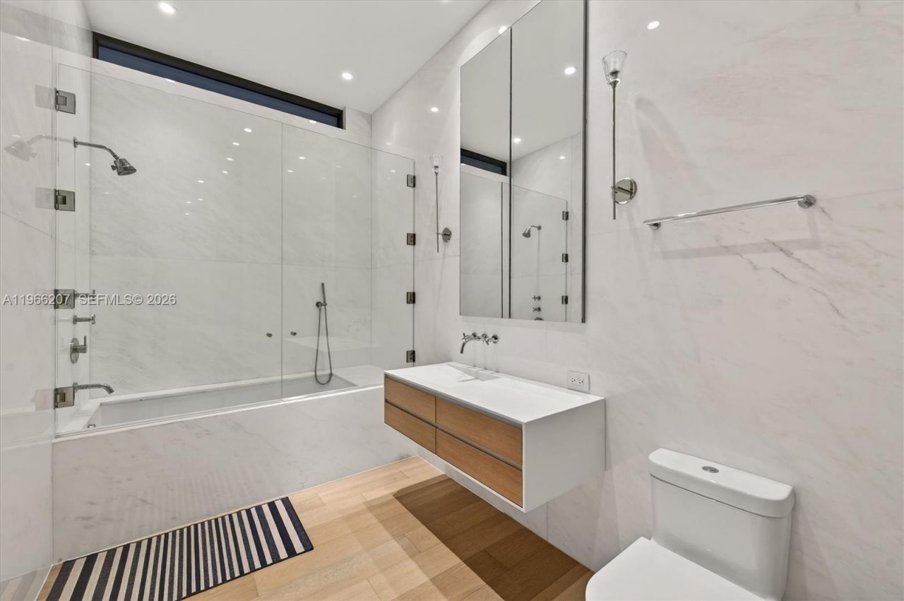 2300 Sunset Dr , Miami Beach, FL 33140 Photo