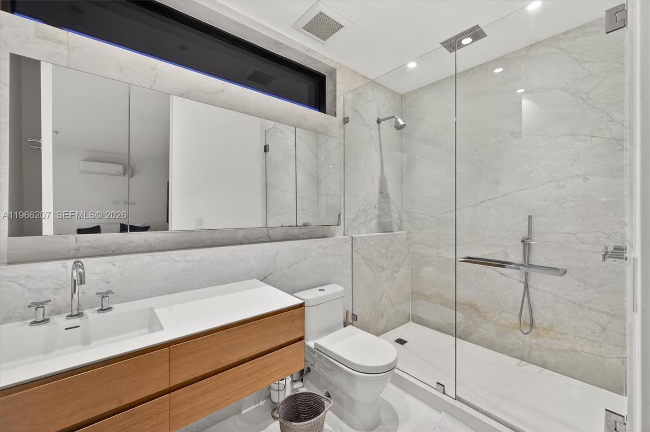 2300 Sunset Dr , Miami Beach, FL 33140 Photo