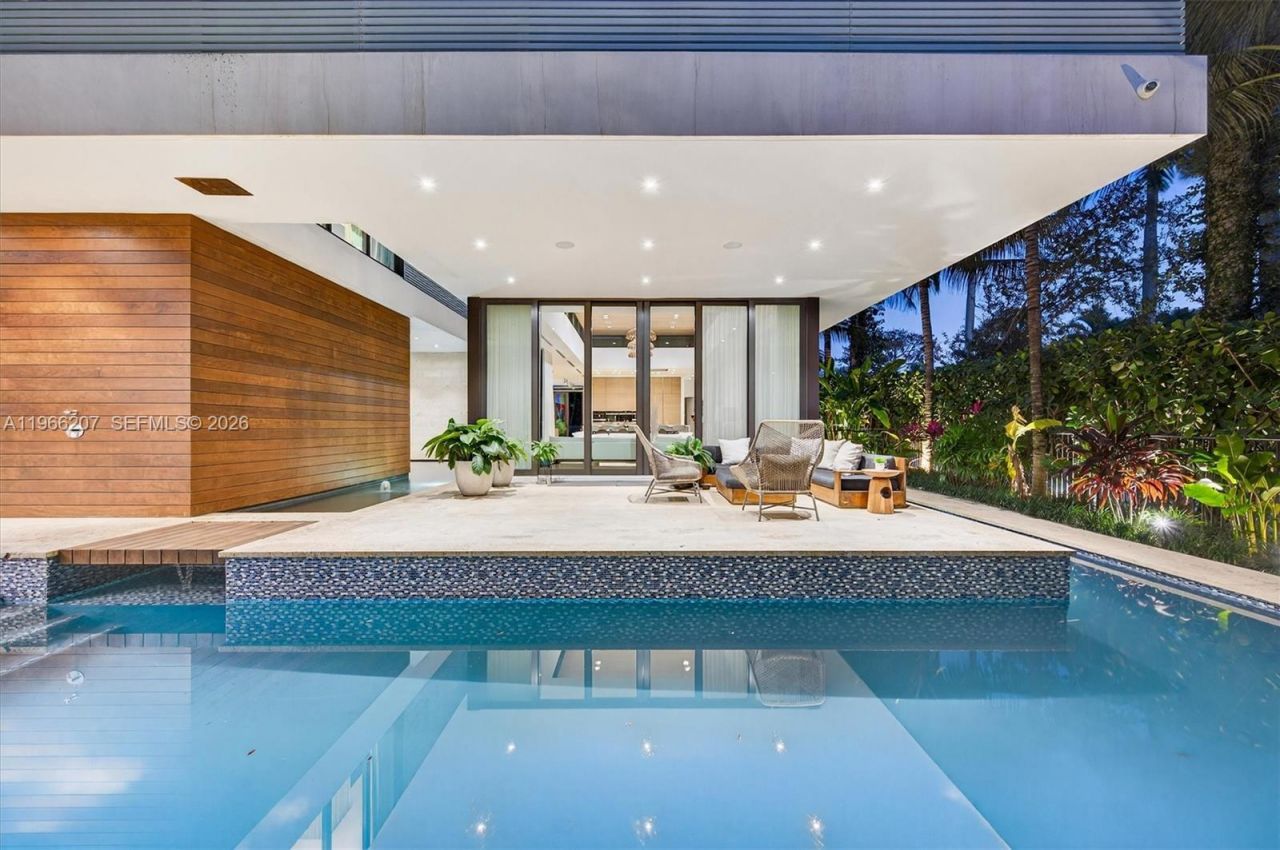 2300 Sunset Dr , Miami Beach, FL 33140 Photo