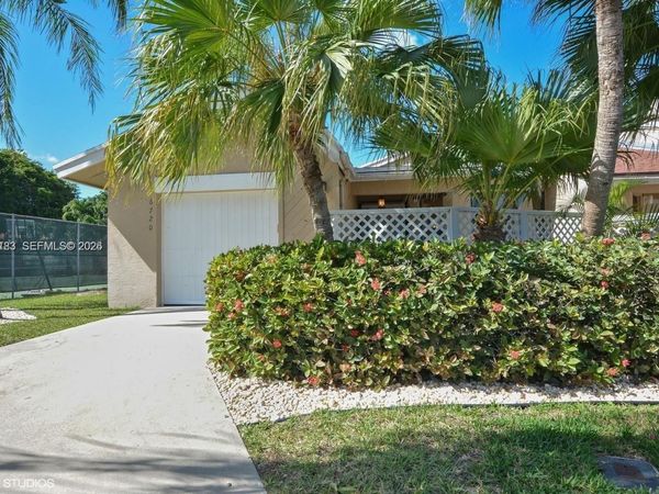 6720 Canary Palm Cir, Boca Raton, FL 33433