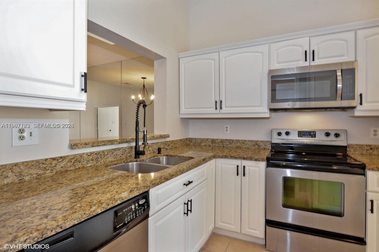 6720 Canary Palm Cir, Boca Raton, FL 33433 Photo