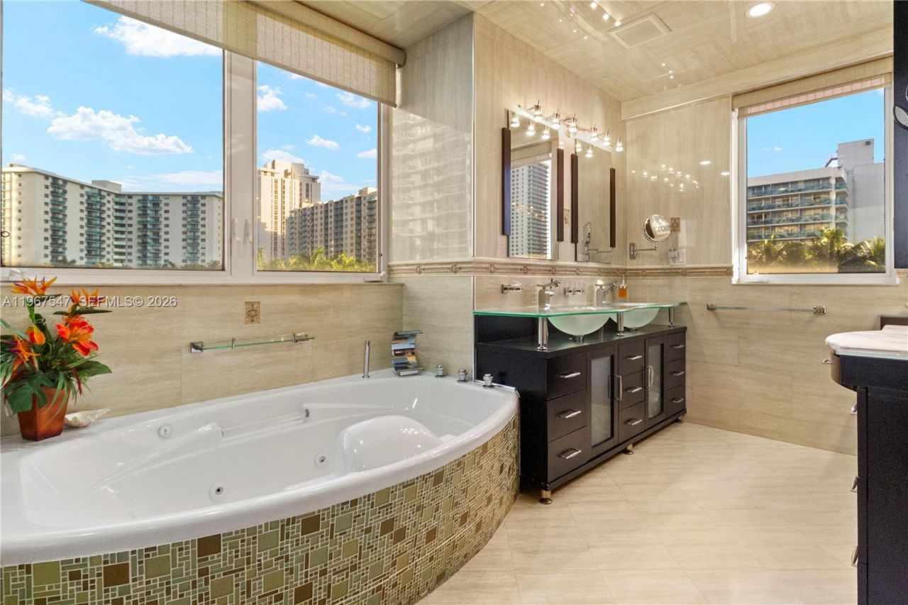 12 Seacrest Pkwy, Unit 3, Hollywood, FL 33019 Photo