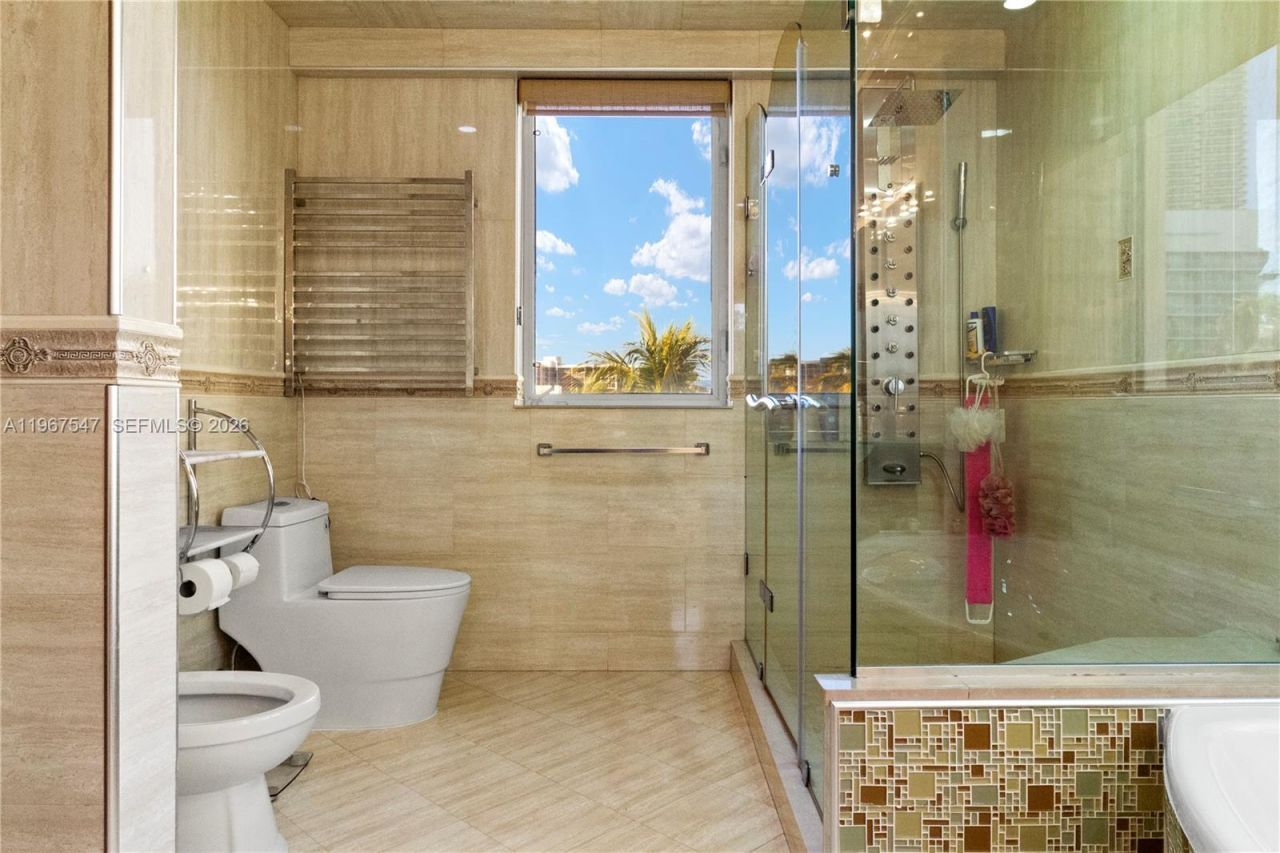 12 Seacrest Pkwy, Unit 3, Hollywood, FL 33019 Photo