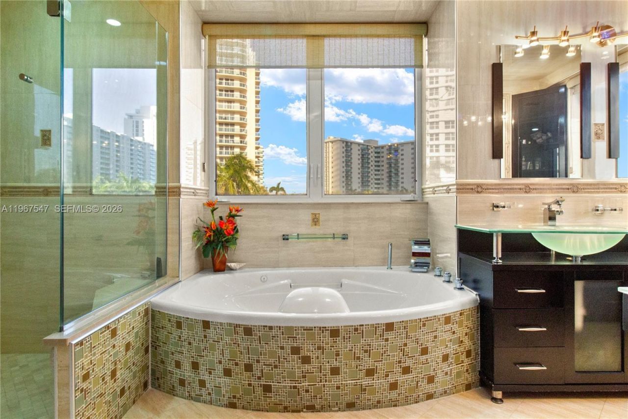 12 Seacrest Pkwy, Unit 3, Hollywood, FL 33019 Photo