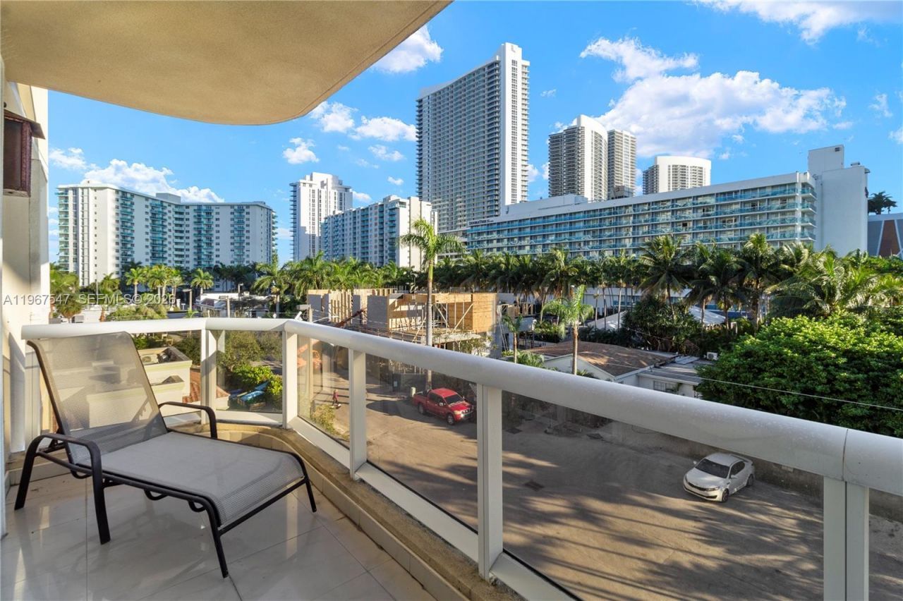 12 Seacrest Pkwy, Unit 3, Hollywood, FL 33019 Photo