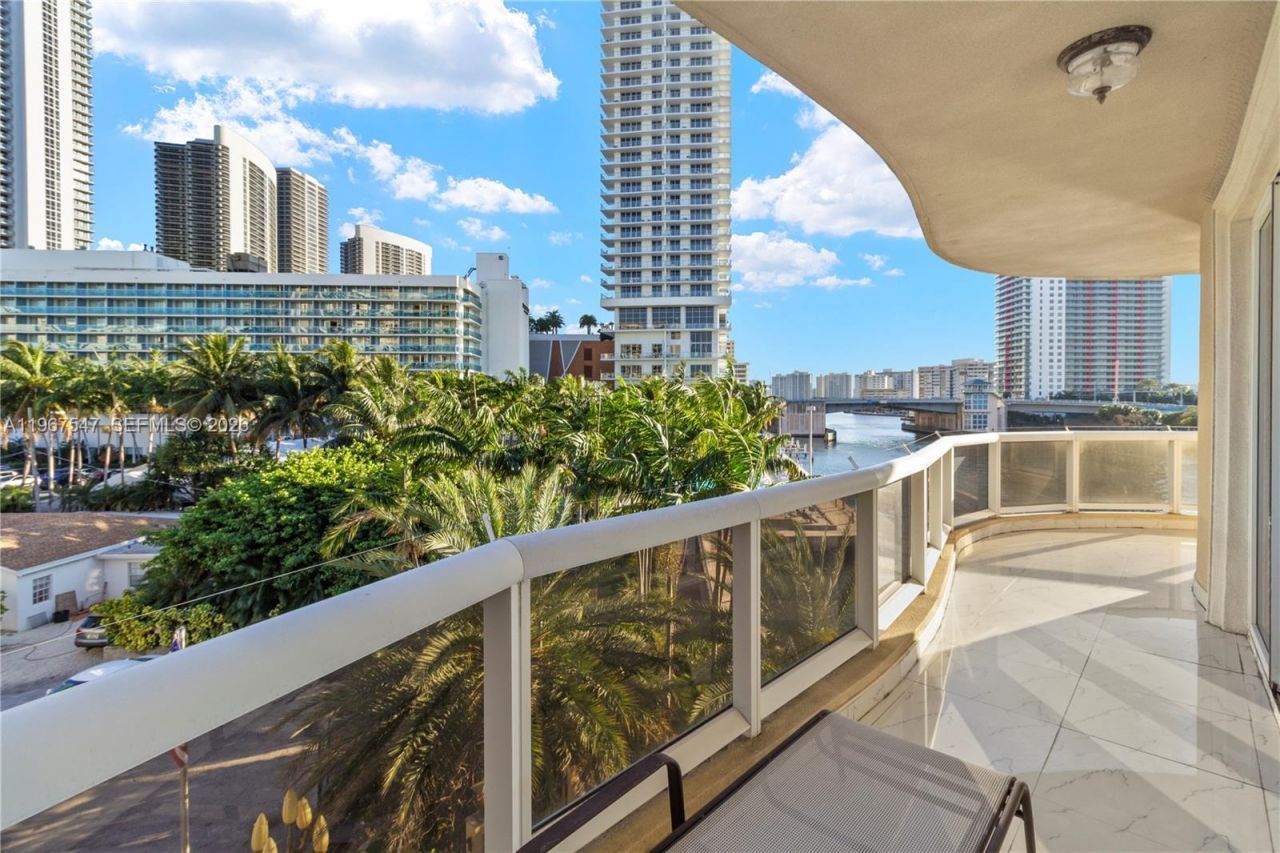 12 Seacrest Pkwy, Unit 3, Hollywood, FL 33019 Photo