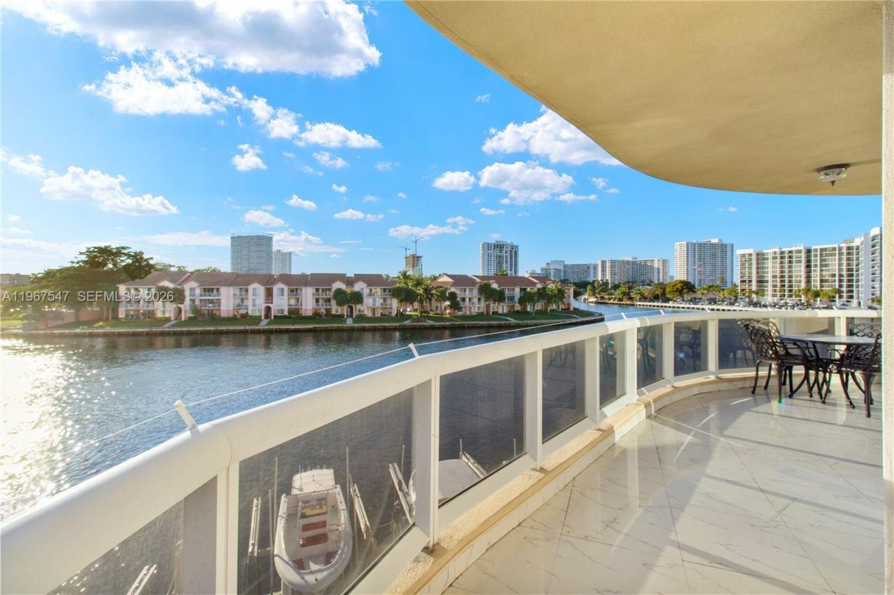 12 Seacrest Pkwy, Unit 3, Hollywood, FL 33019 Photo