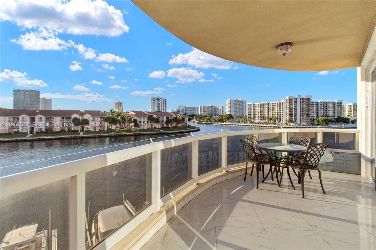 12 Seacrest Pkwy, Unit 3, Hollywood, FL 33019 Photo