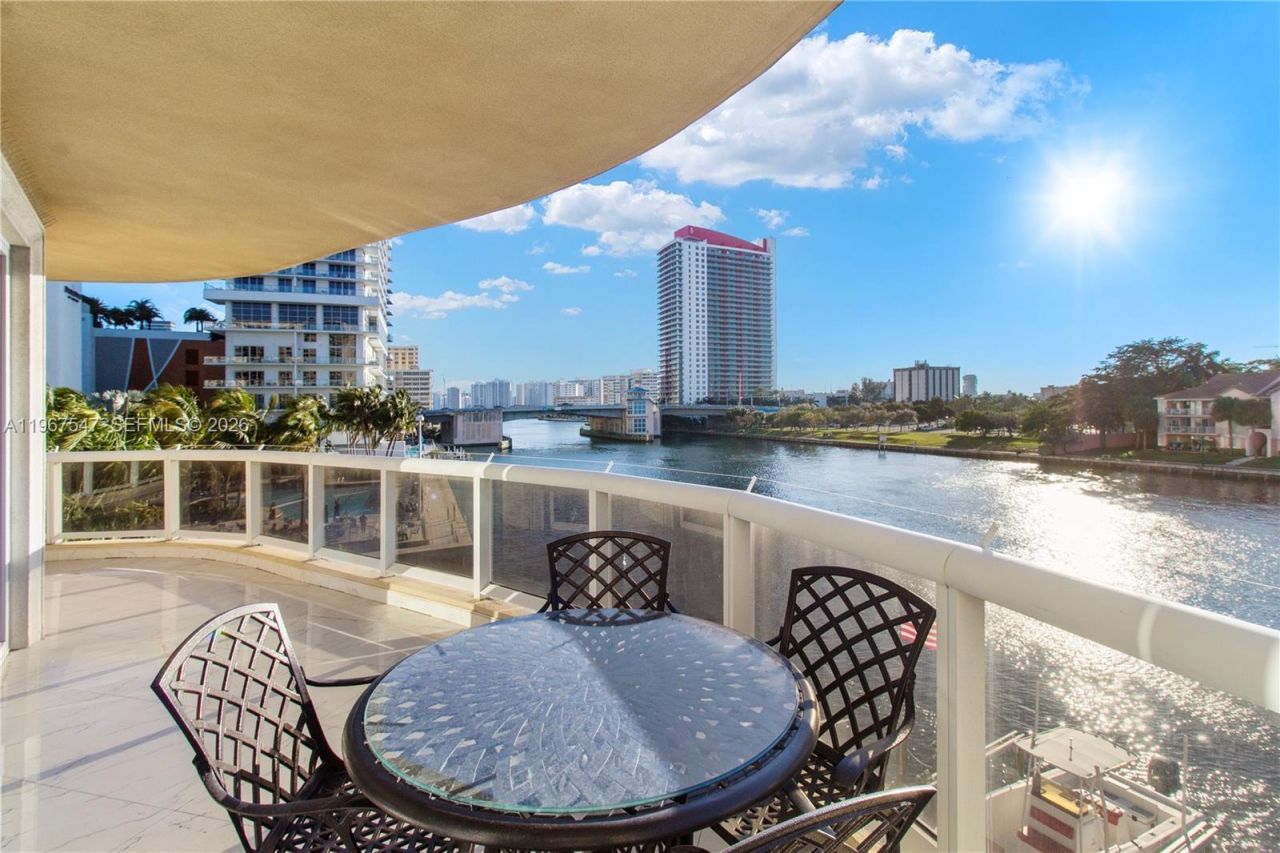 12 Seacrest Pkwy, Unit 3, Hollywood, FL 33019 Photo