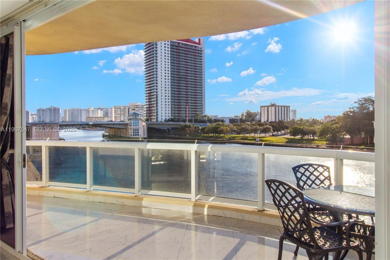 12 Seacrest Pkwy, Unit 3, Hollywood, FL 33019 Photo