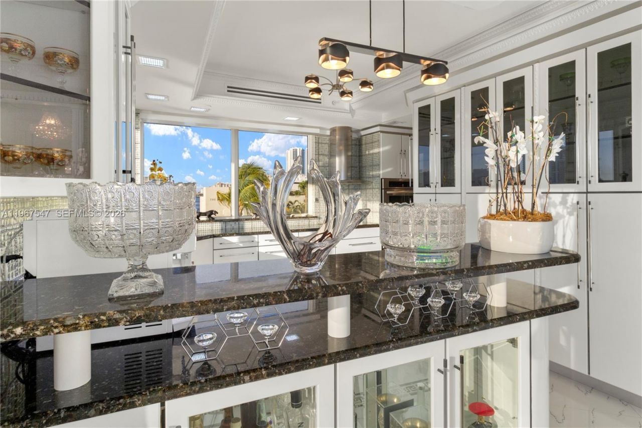 12 Seacrest Pkwy, Unit 3, Hollywood, FL 33019 Photo