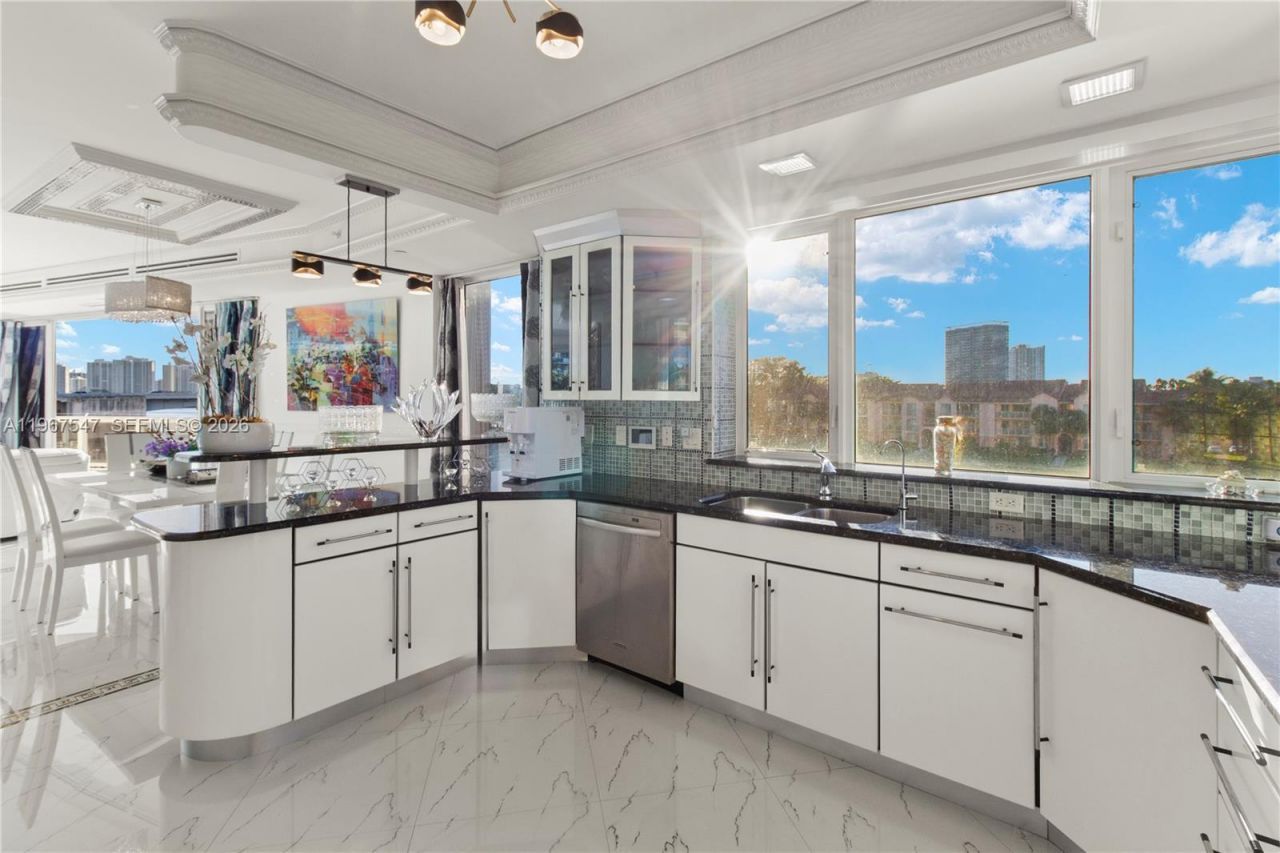 12 Seacrest Pkwy, Unit 3, Hollywood, FL 33019 Photo