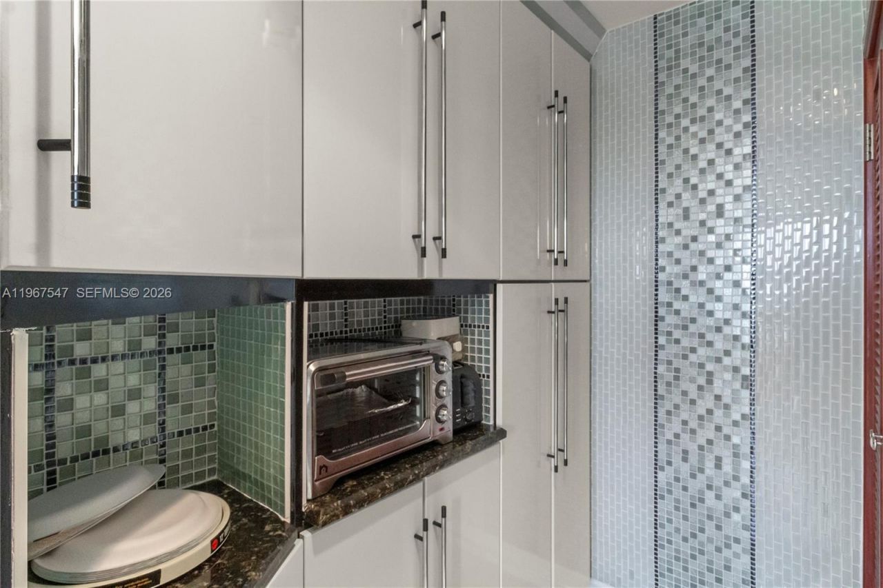 12 Seacrest Pkwy, Unit 3, Hollywood, FL 33019 Photo