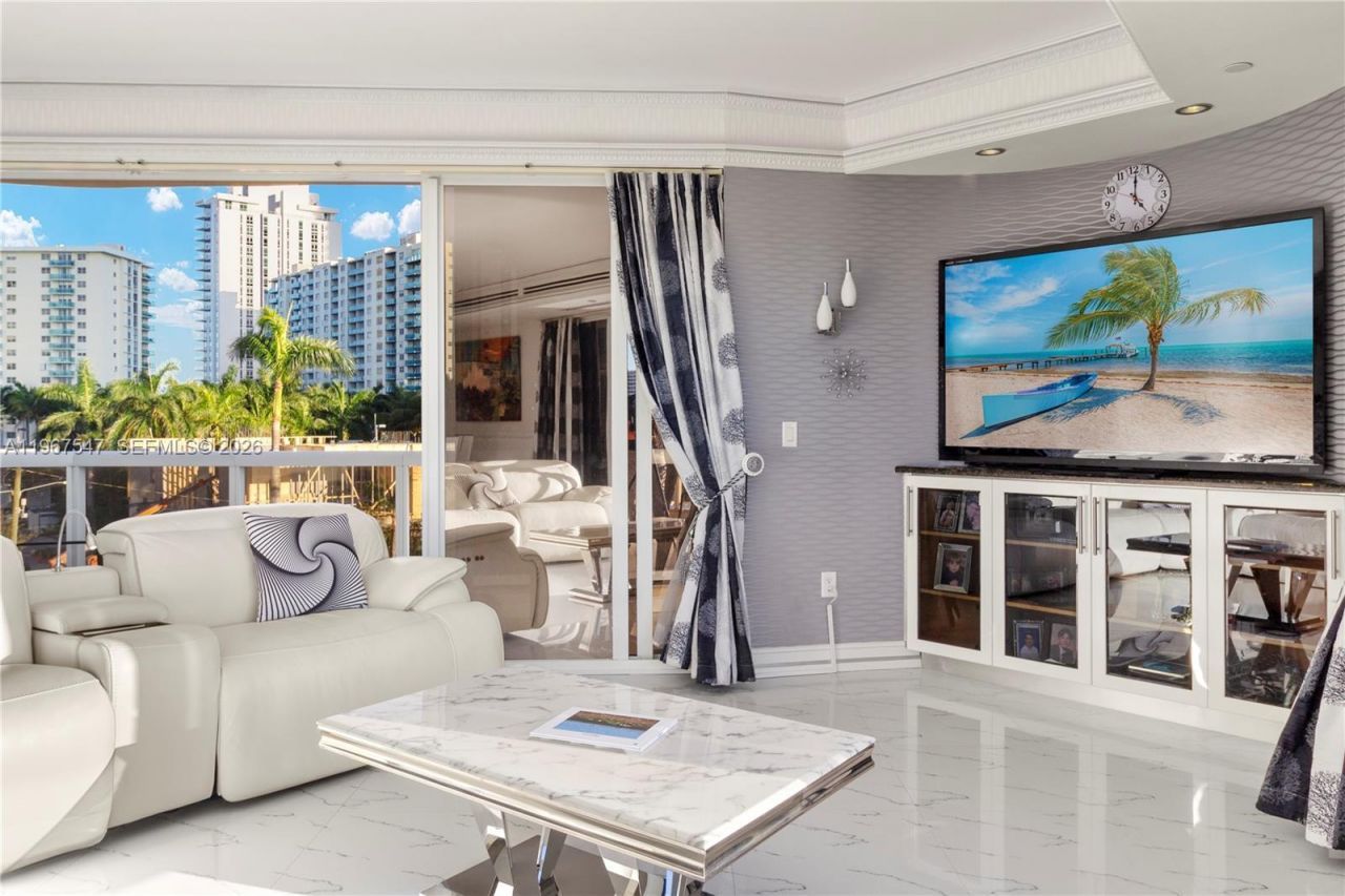 12 Seacrest Pkwy, Unit 3, Hollywood, FL 33019 Photo