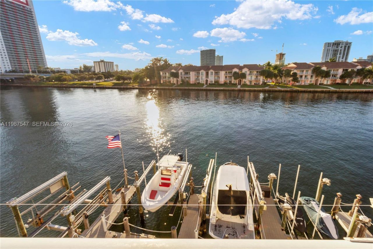 12 Seacrest Pkwy, Unit 3, Hollywood, FL 33019 Photo