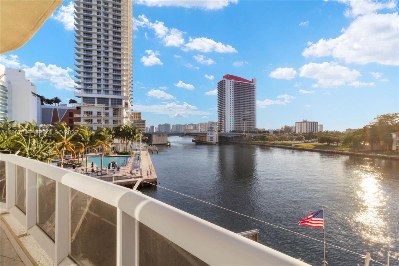 12 Seacrest Pkwy, Unit 3, Hollywood, FL 33019 Photo