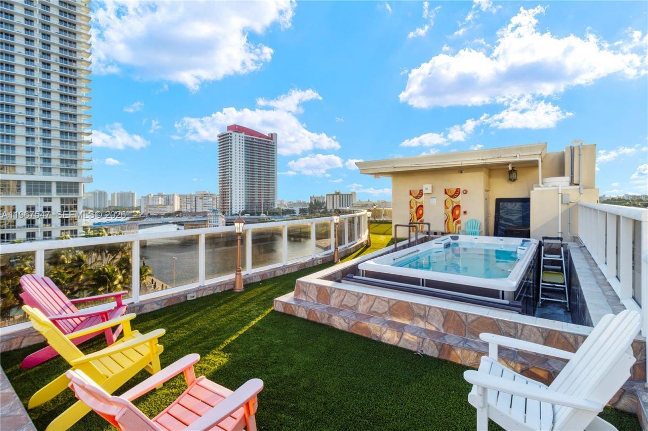 12 Seacrest Pkwy, Unit 3, Hollywood, FL 33019 Photo